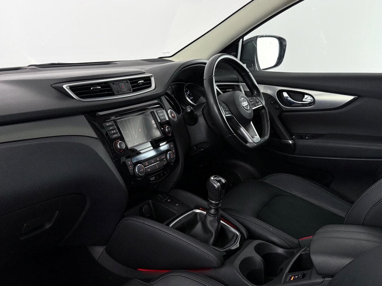 Nissan Qashqai thumbnail Interior Front