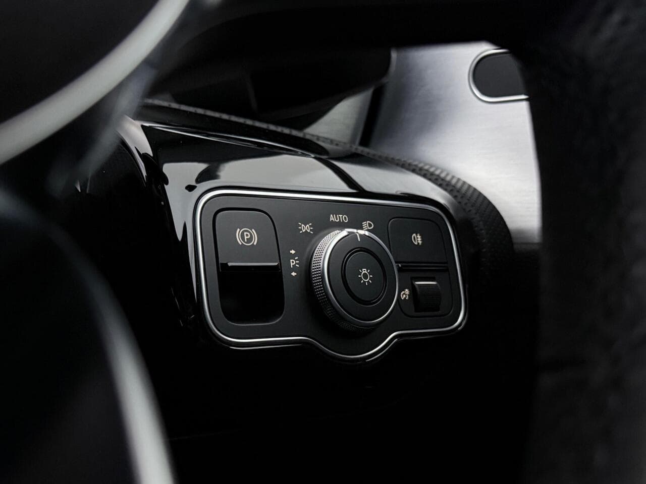 Mercedes-Benz CLA thumbnail Misc Controls