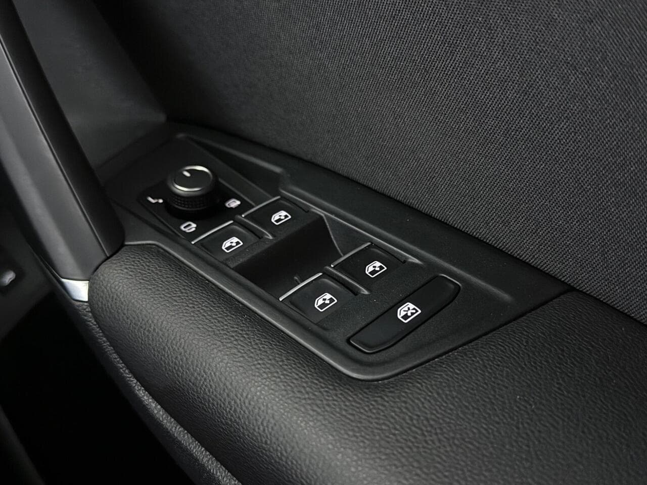 Volkswagen Tiguan thumbnail Misc Controls