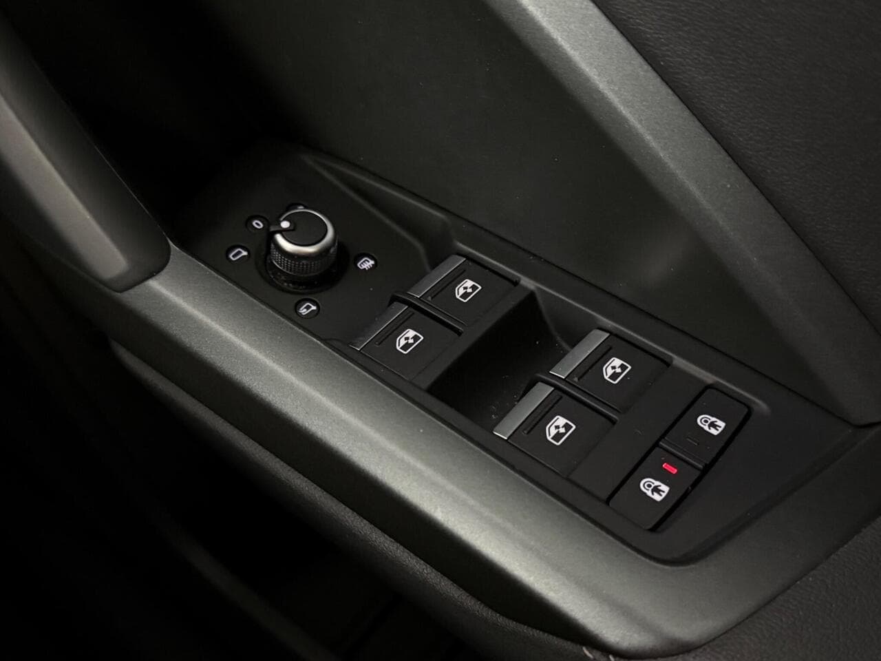 Audi Q3 thumbnail Misc Controls