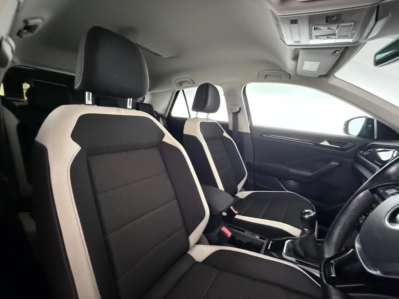 Volkswagen T-Roc thumbnail Seat Driver