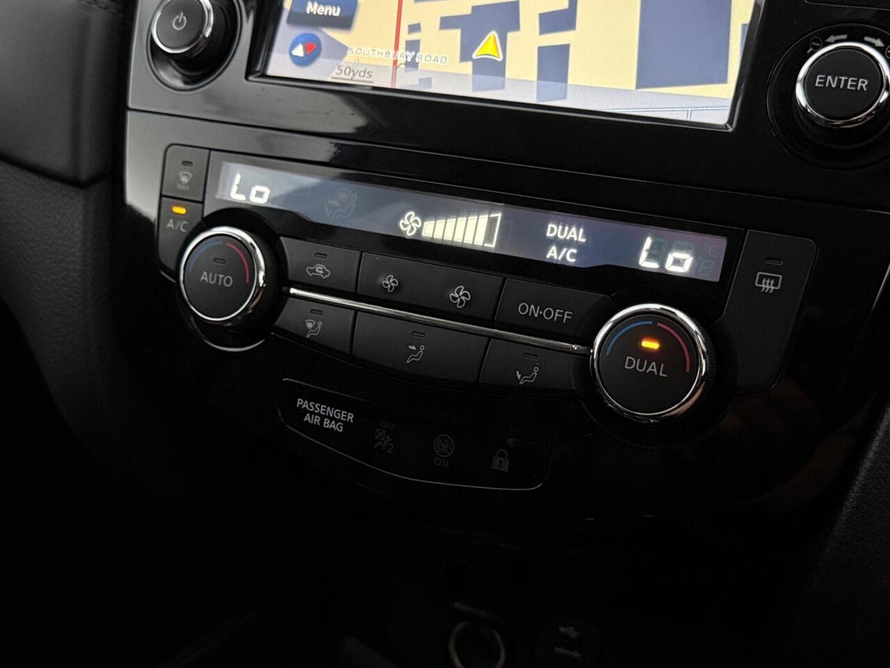 Nissan X-Trail thumbnail Infotainment System