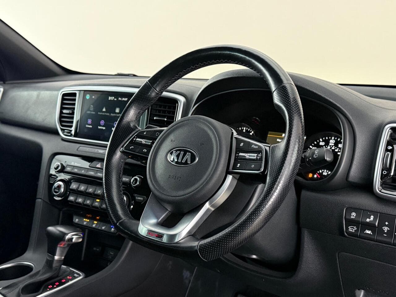 Kia Sportage thumbnail Steering Wheel