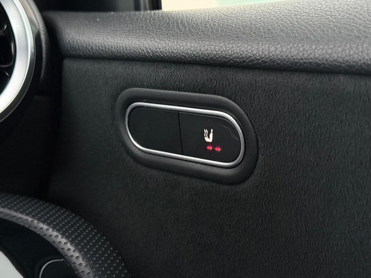 Mercedes-Benz A Class thumbnail Misc Controls