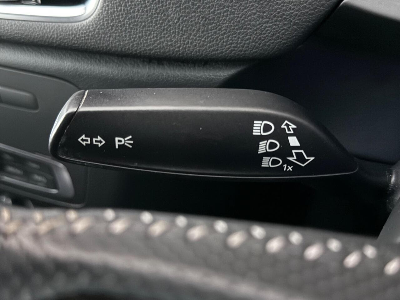 Audi Q3 thumbnail Misc Controls