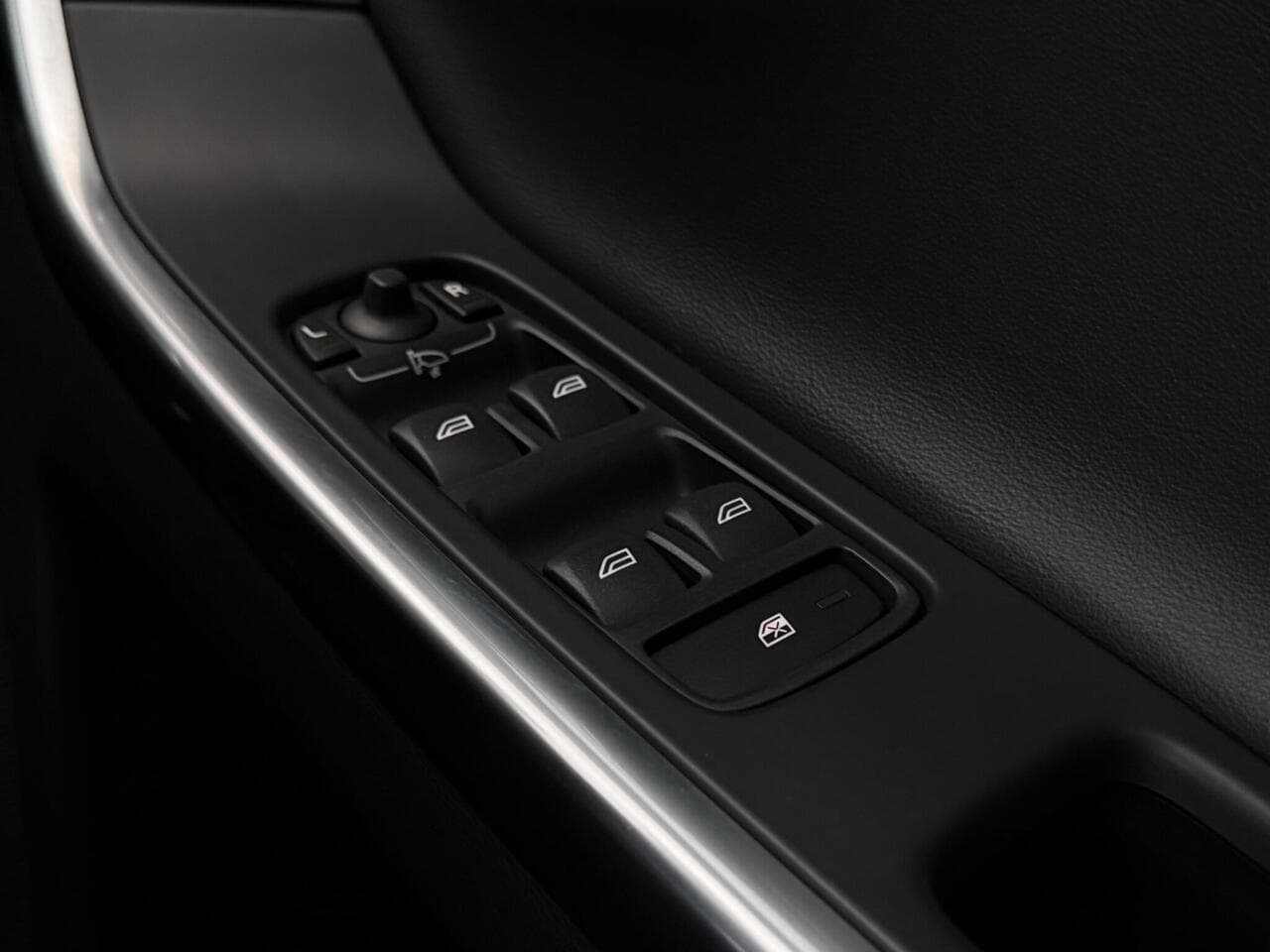Volvo XC60 thumbnail Misc Controls