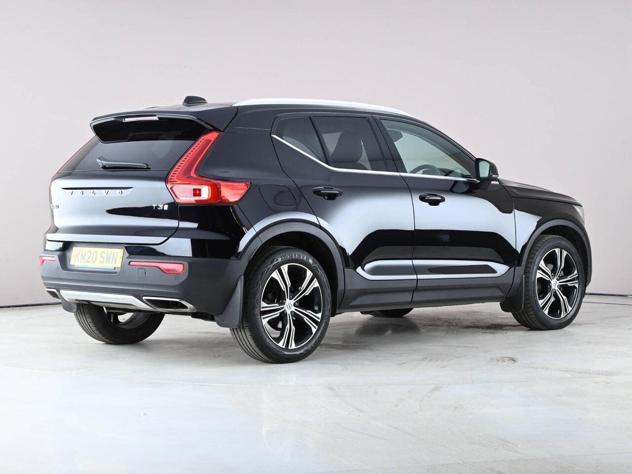 Volvo XC40 thumbnail Rear Right