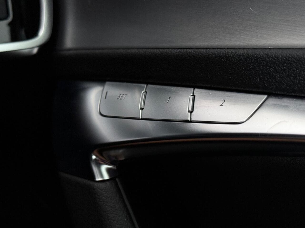Audi A6 Saloon thumbnail Misc Controls
