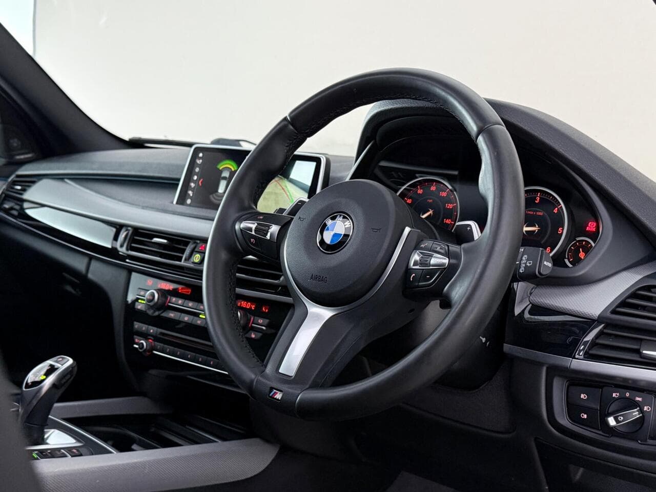 BMW X5 thumbnail Steering Wheel