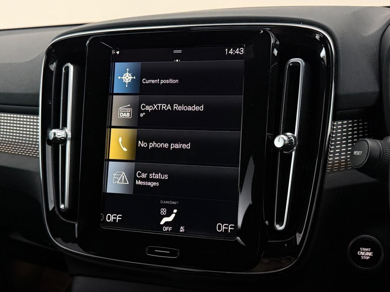 Volvo XC40 thumbnail Infotainment System