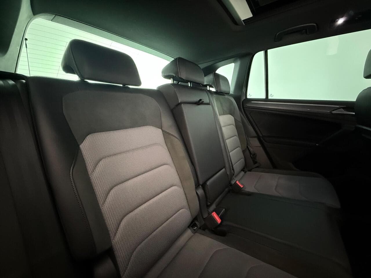 Volkswagen Tiguan thumbnail Seats Rear