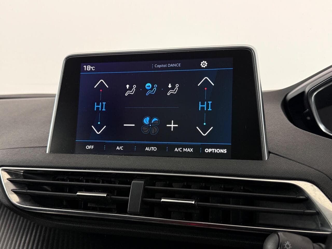 Peugeot 5008 thumbnail Infotainment System