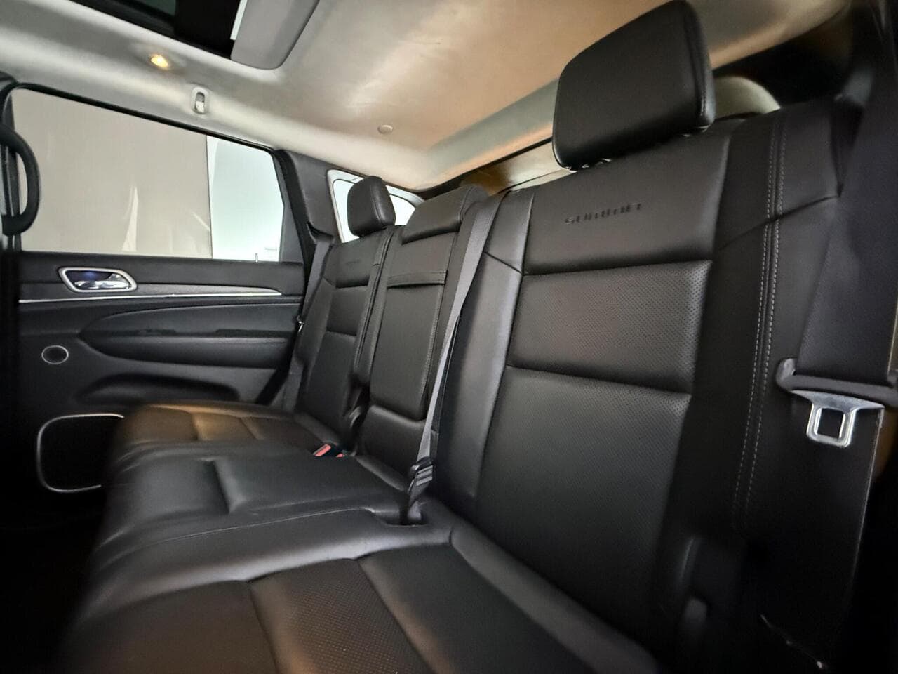 Jeep Grand Cherokee thumbnail Seats Rear