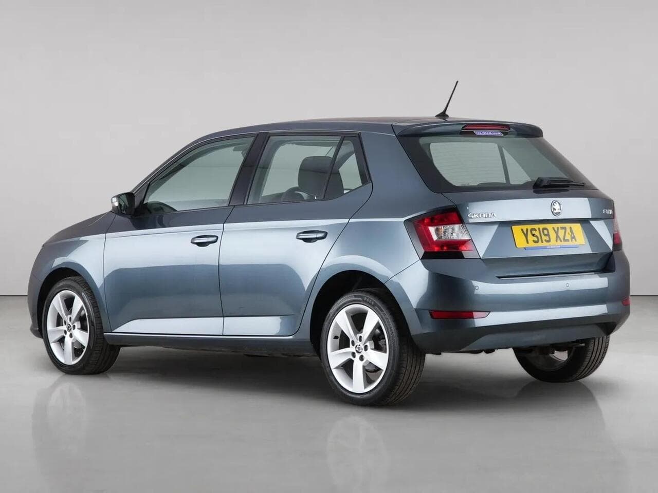Skoda Fabia thumbnail Rear Left