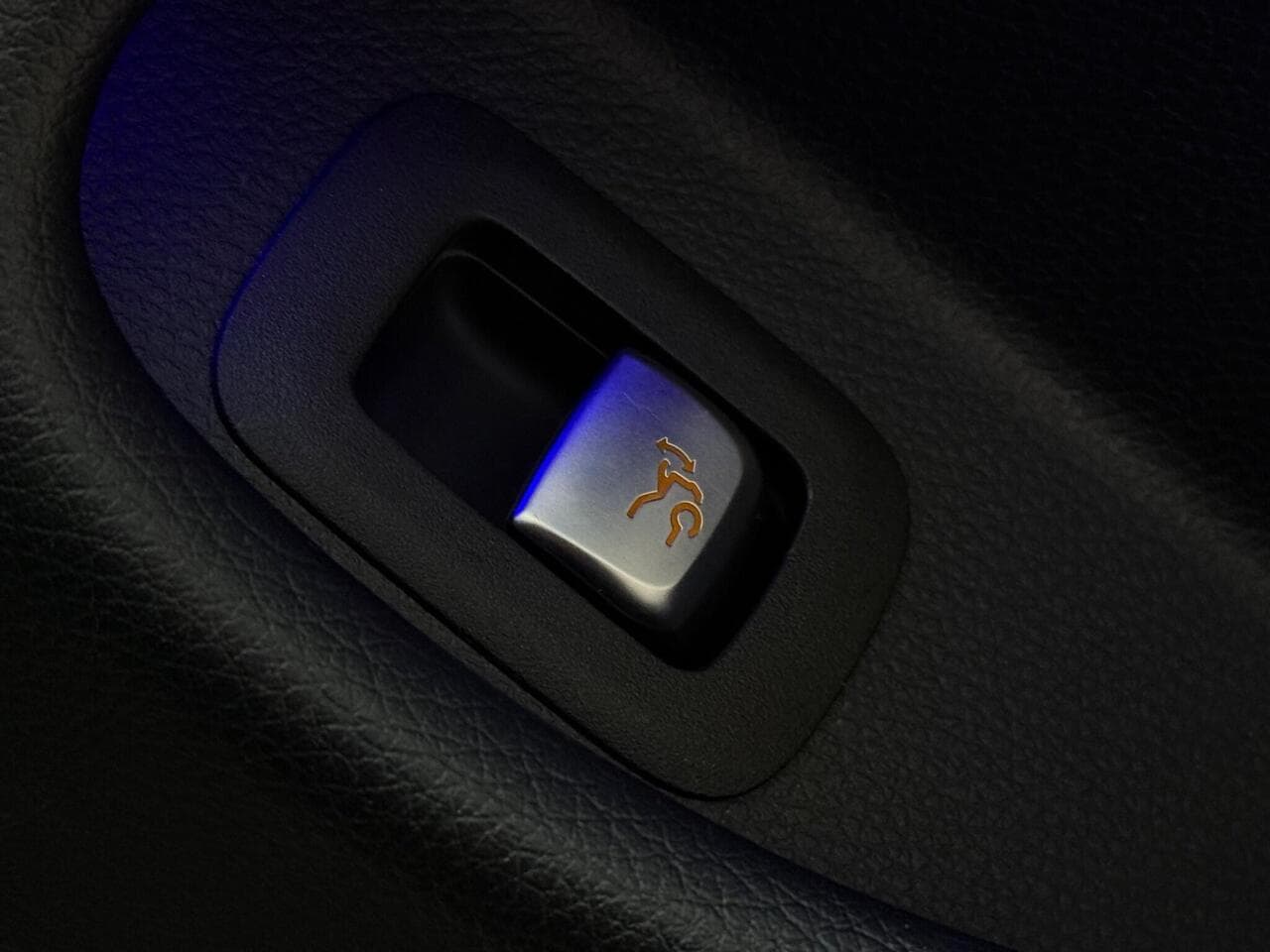 Mercedes-Benz C Class thumbnail Misc Controls