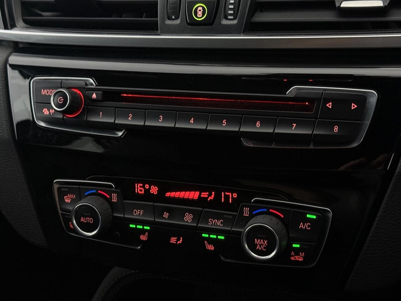 BMW X1 thumbnail Infotainment System