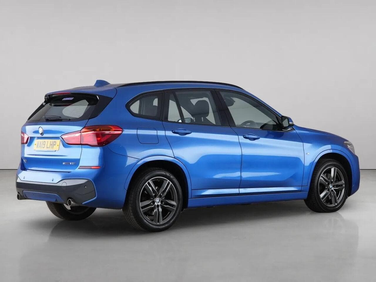 BMW X1 thumbnail Side Right