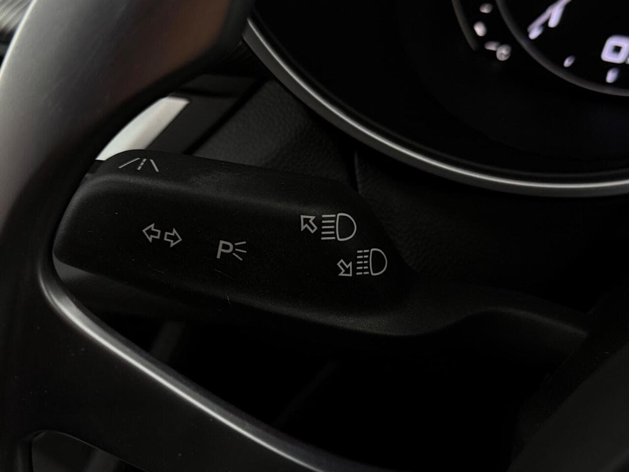 Alfa Romeo Stelvio thumbnail Misc Controls