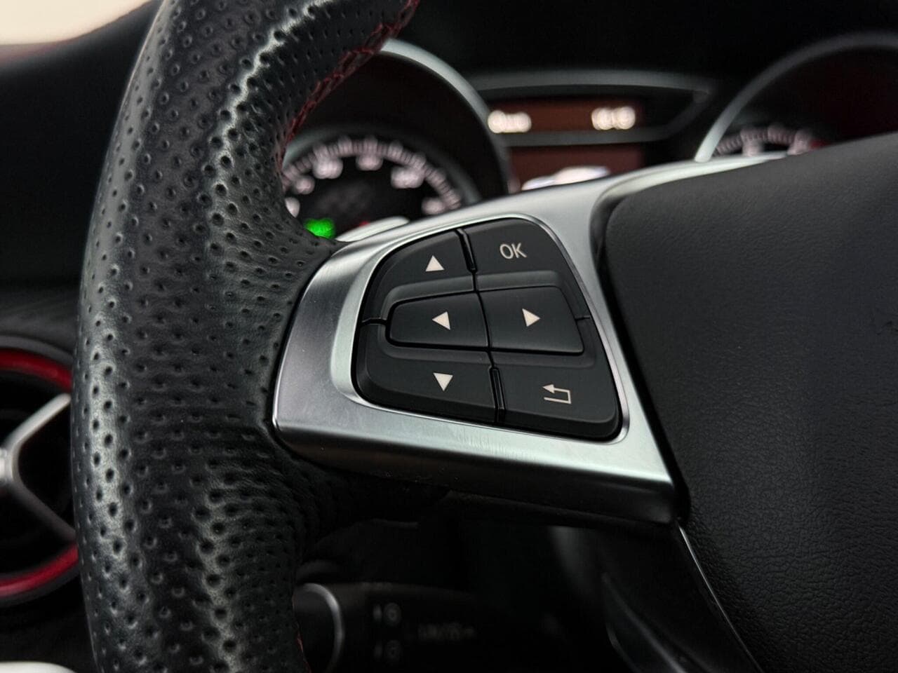 Mercedes-Benz A Class thumbnail Misc Controls