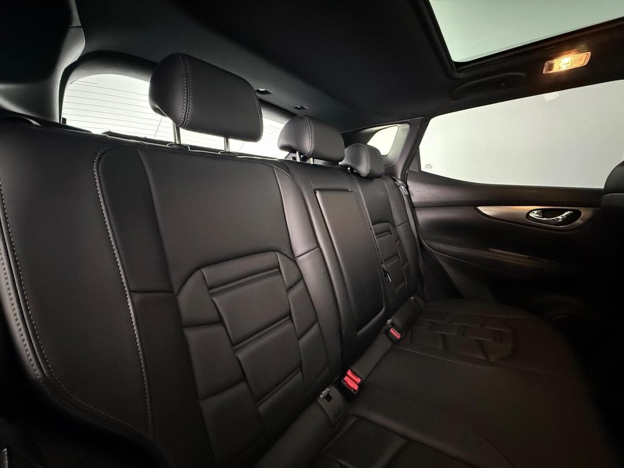 Nissan Qashqai thumbnail Seats Rear