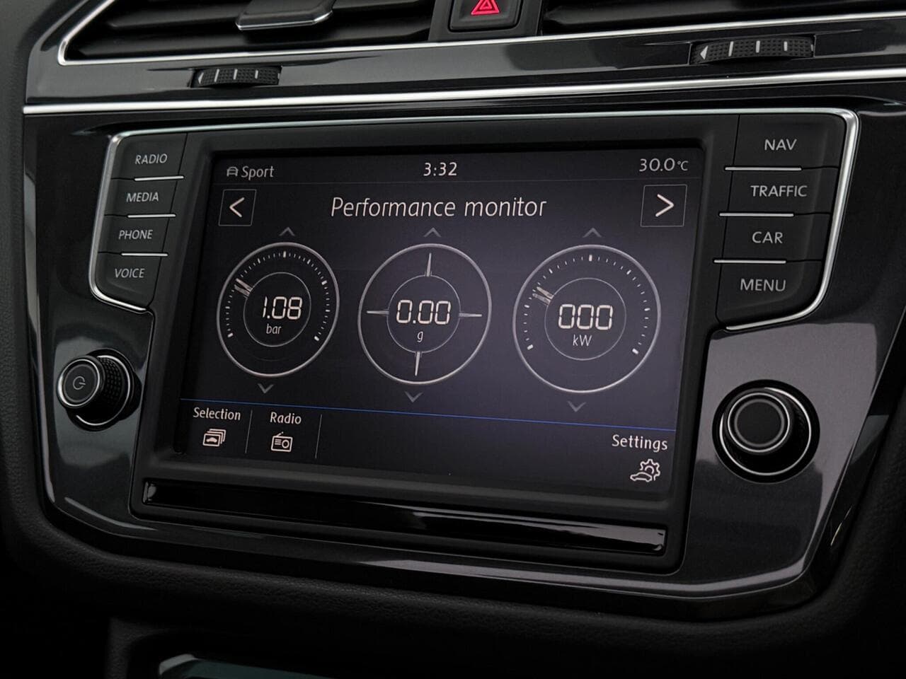 Volkswagen Tiguan thumbnail Infotainment System
