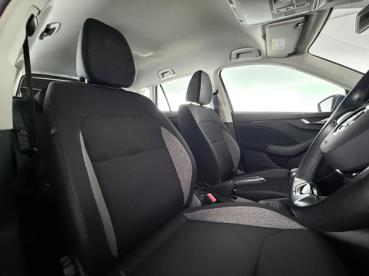 Skoda Kamiq thumbnail Seat Driver