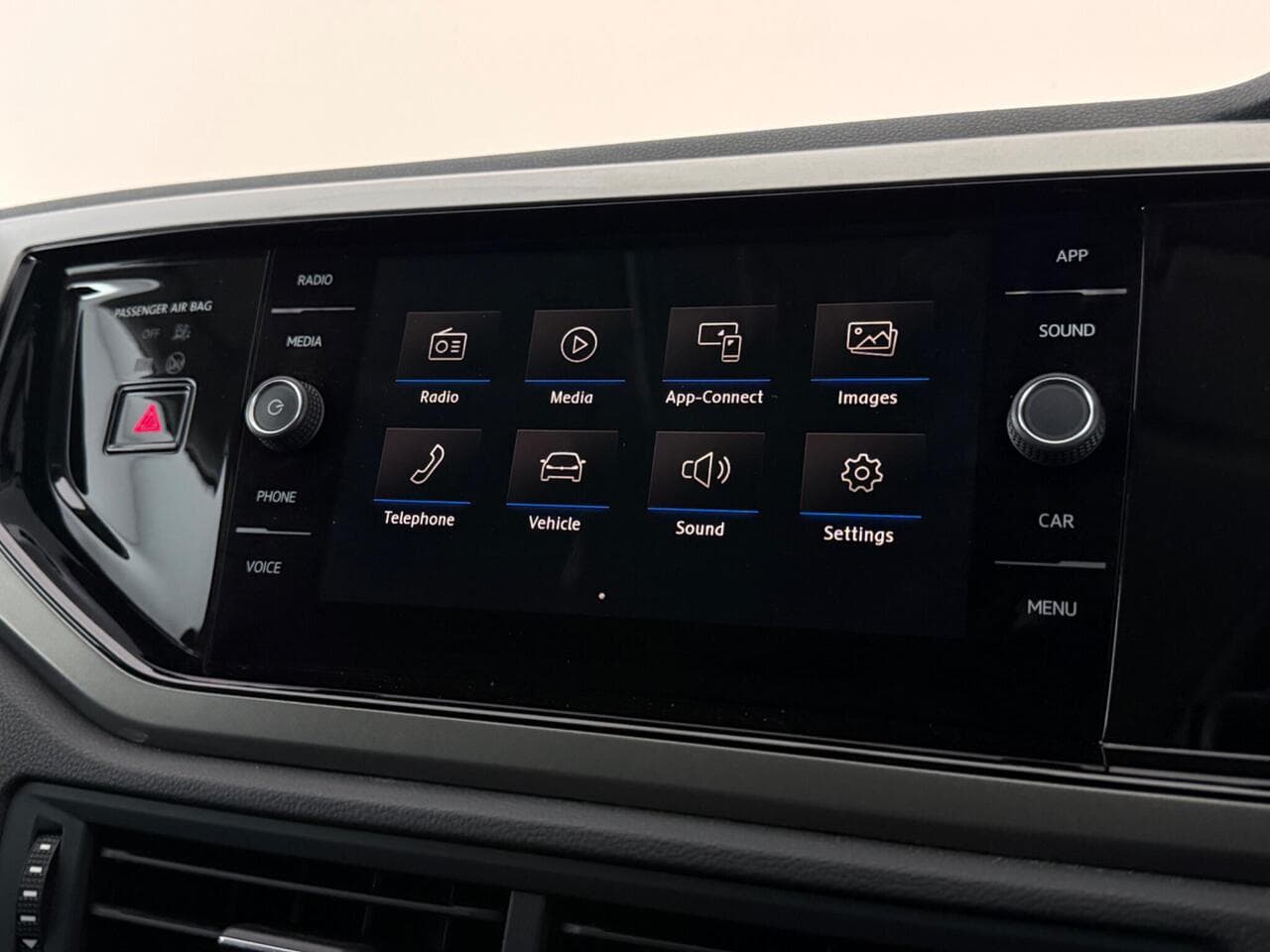 Volkswagen Polo thumbnail Infotainment System