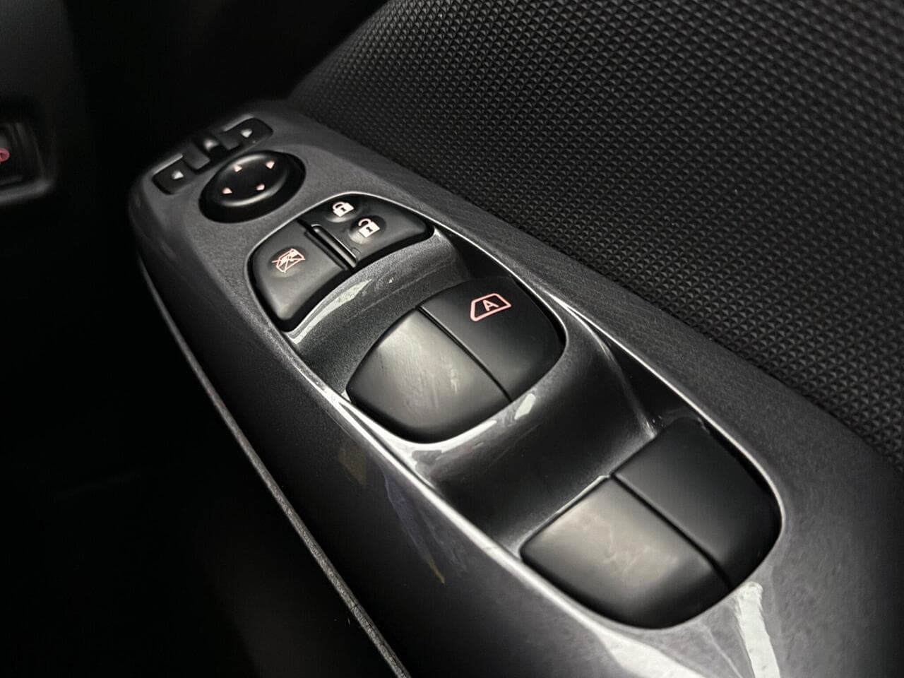 Nissan Juke thumbnail Misc Controls