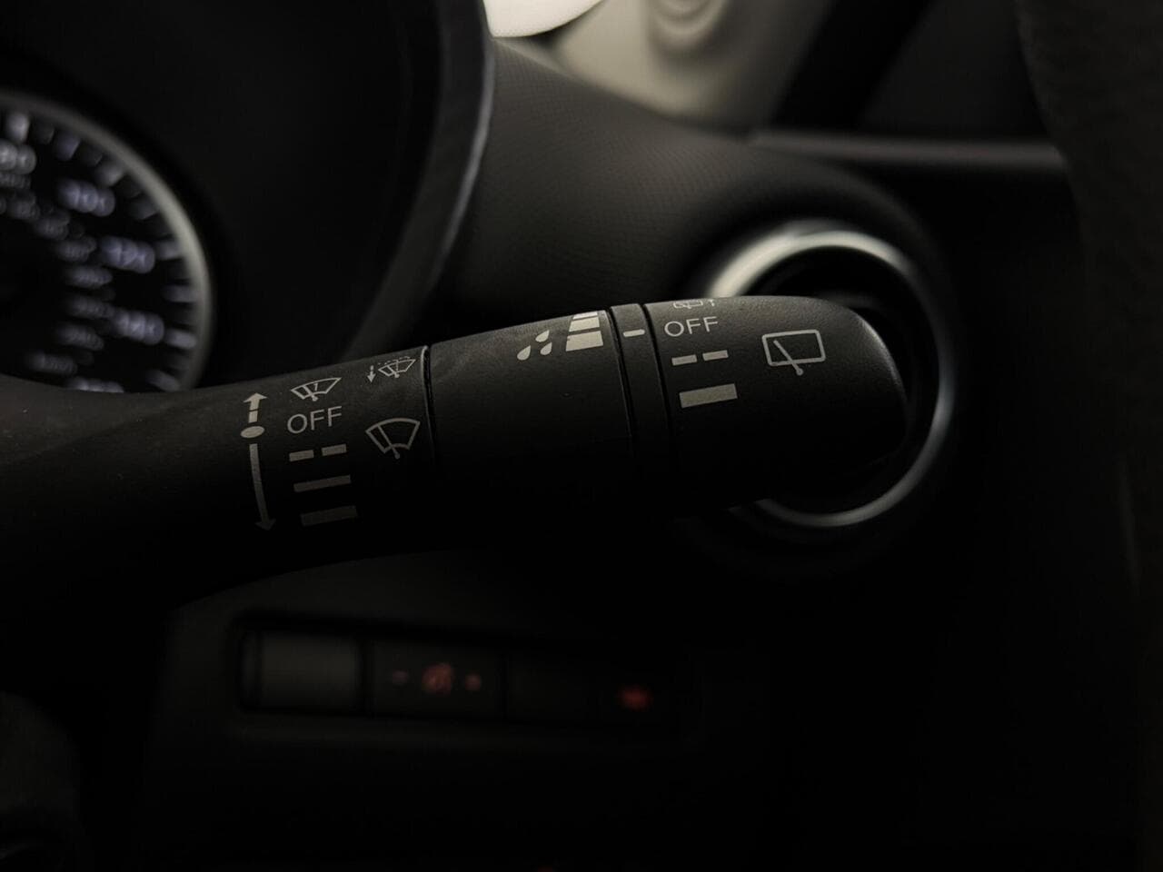 Nissan Juke thumbnail Misc Controls