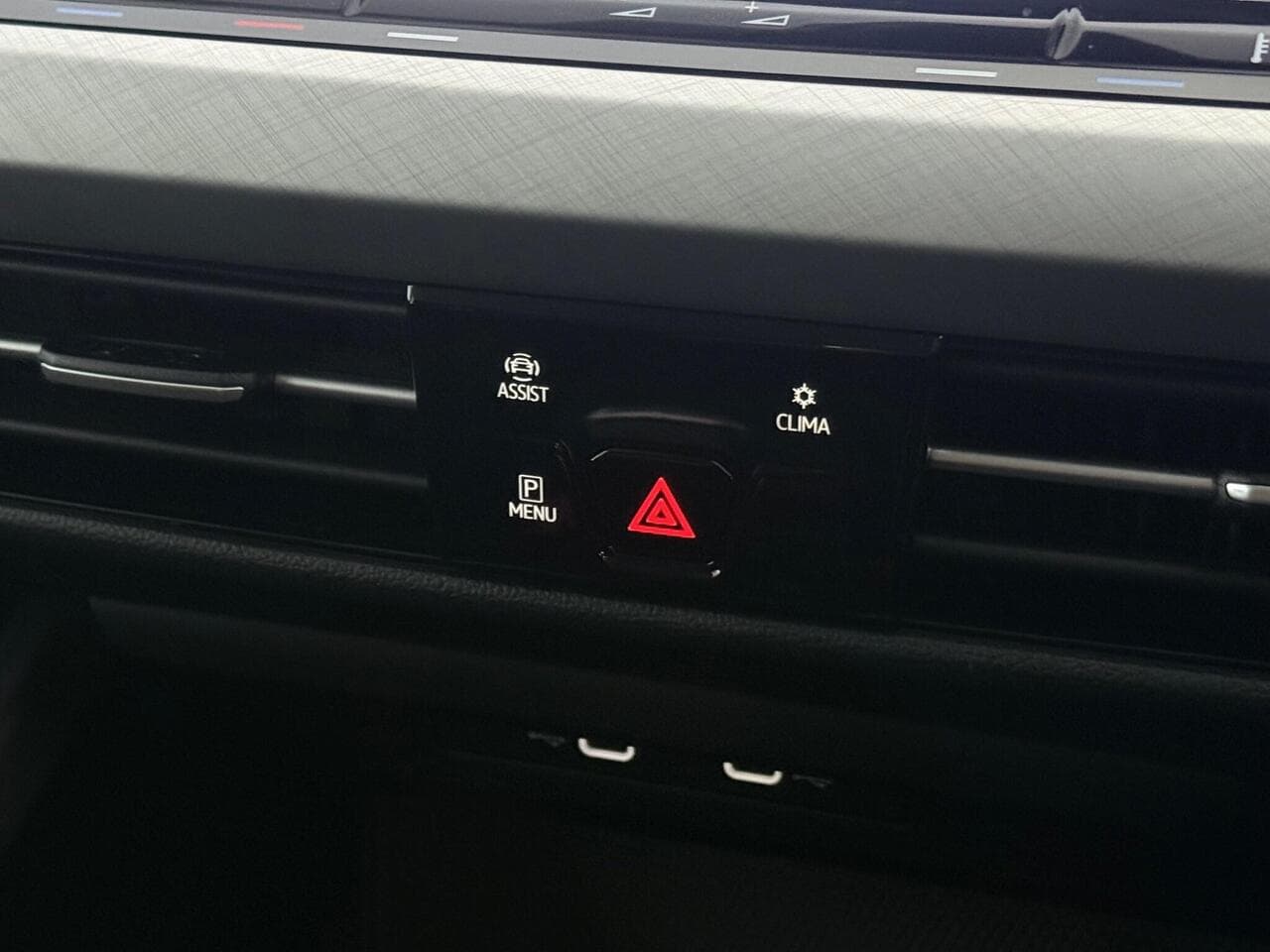 Volkswagen Golf thumbnail Infotainment System