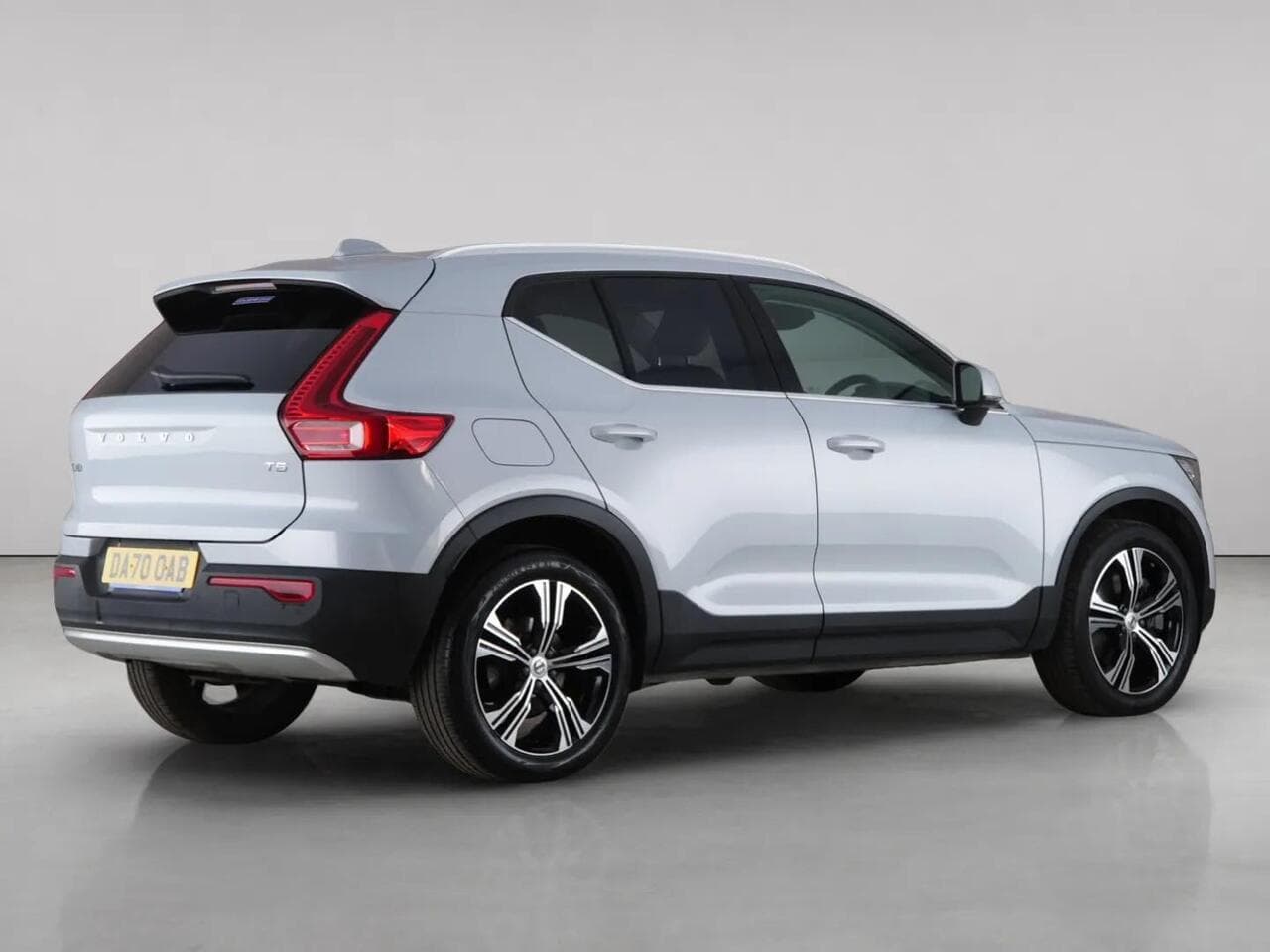 Volvo XC40 thumbnail Rear Right