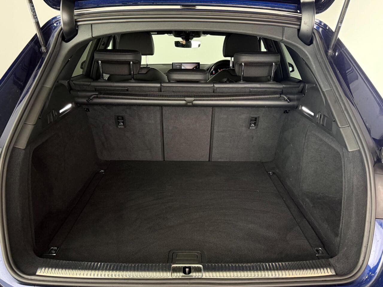 Audi A4 Avant thumbnail Boot