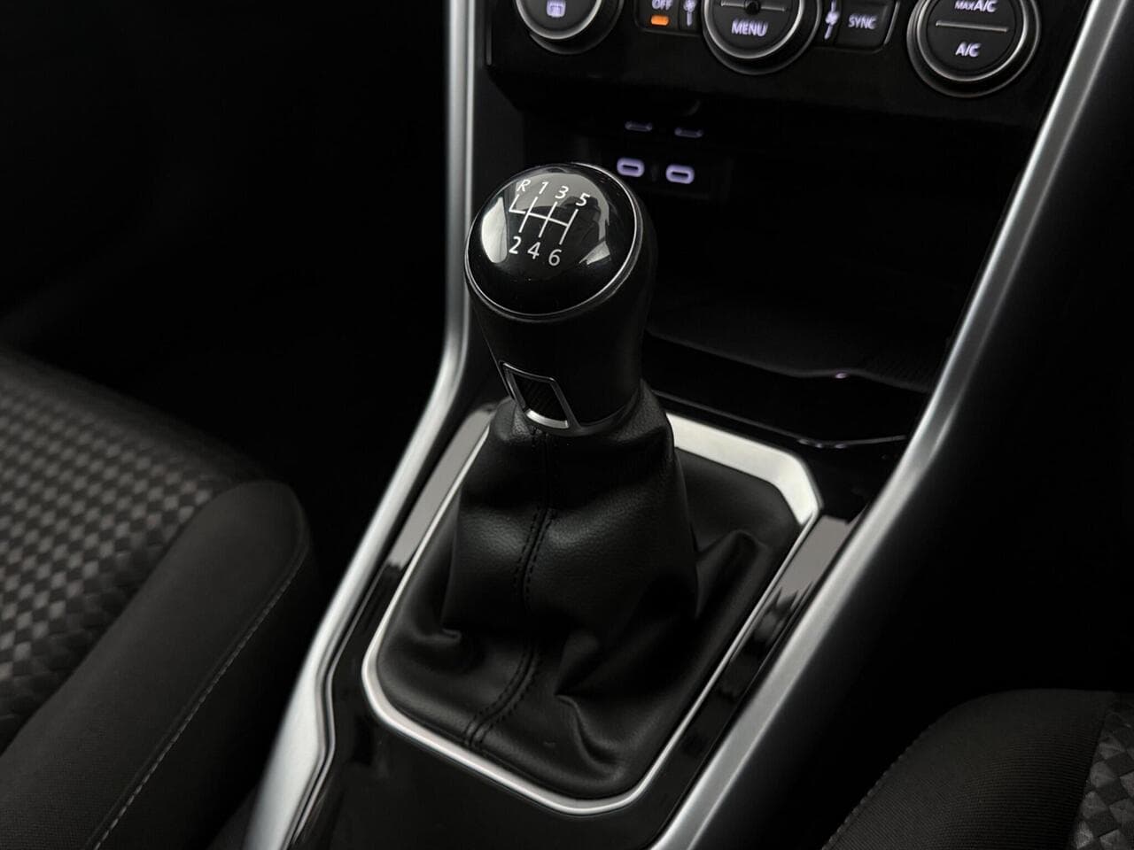 Volkswagen T-Roc thumbnail Interior Front