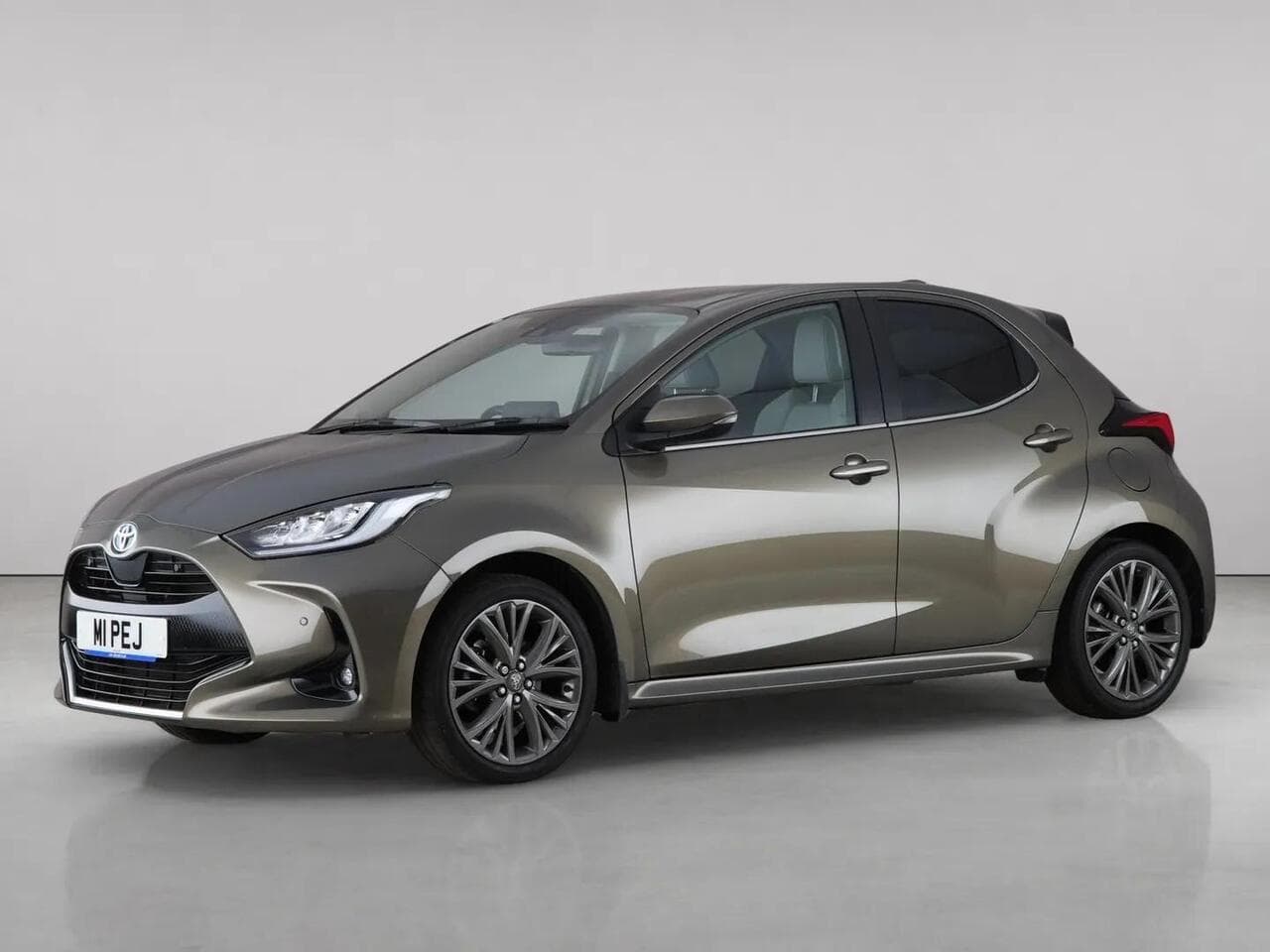 Toyota Yaris thumbnail Front Left
