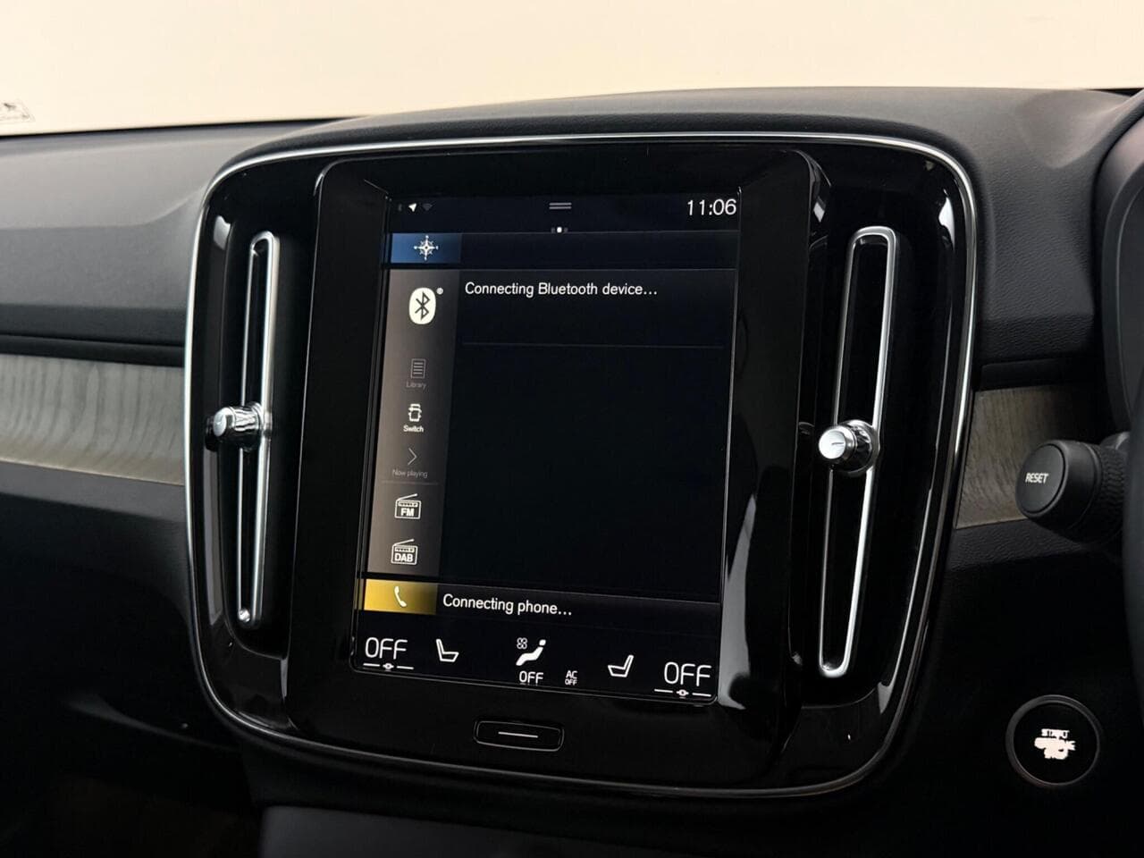 Volvo XC40 thumbnail Infotainment System