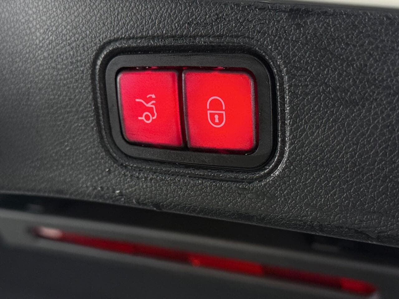 Mercedes-Benz E Class thumbnail Misc Controls