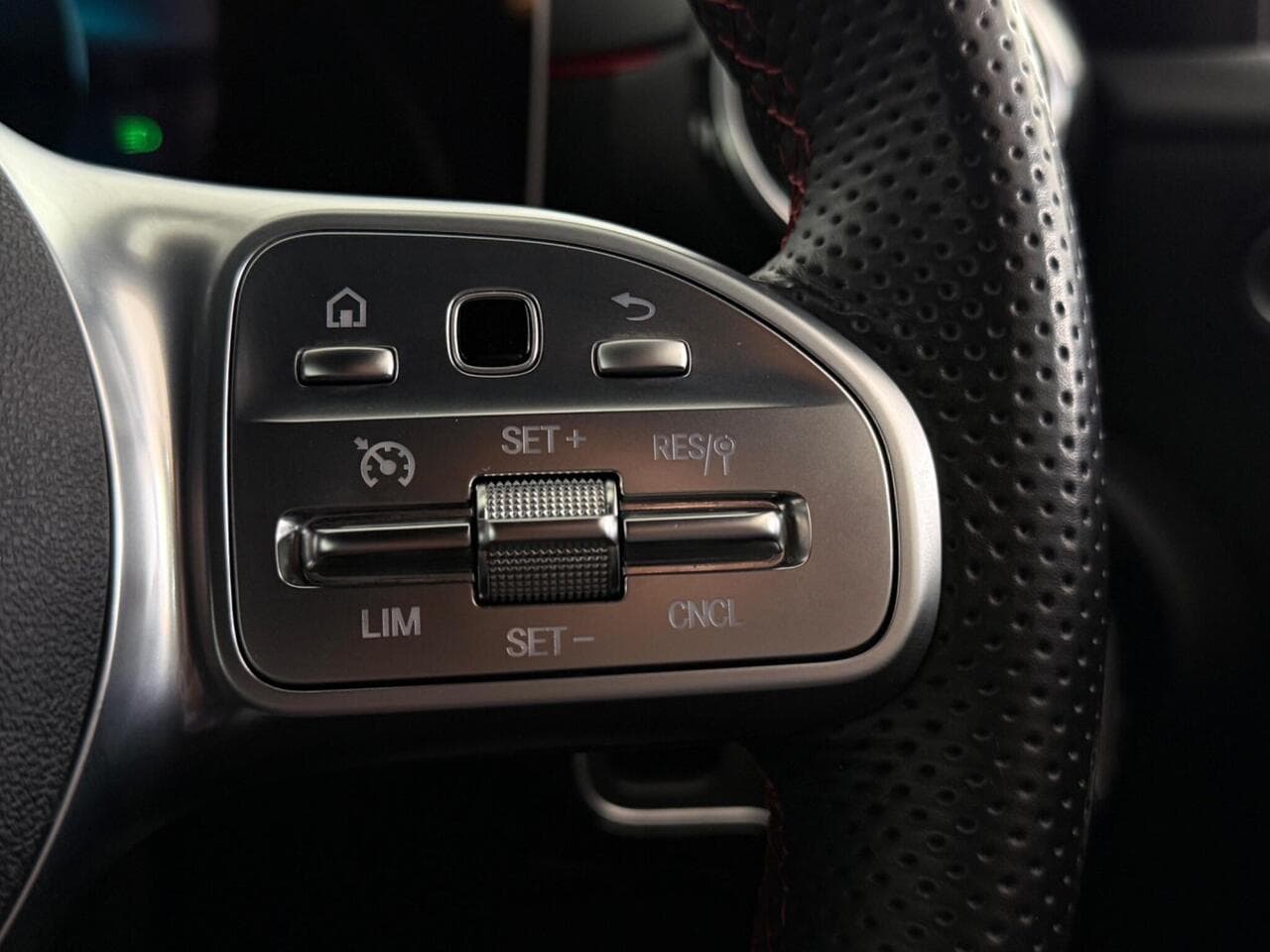 Mercedes-Benz A Class thumbnail Misc Controls