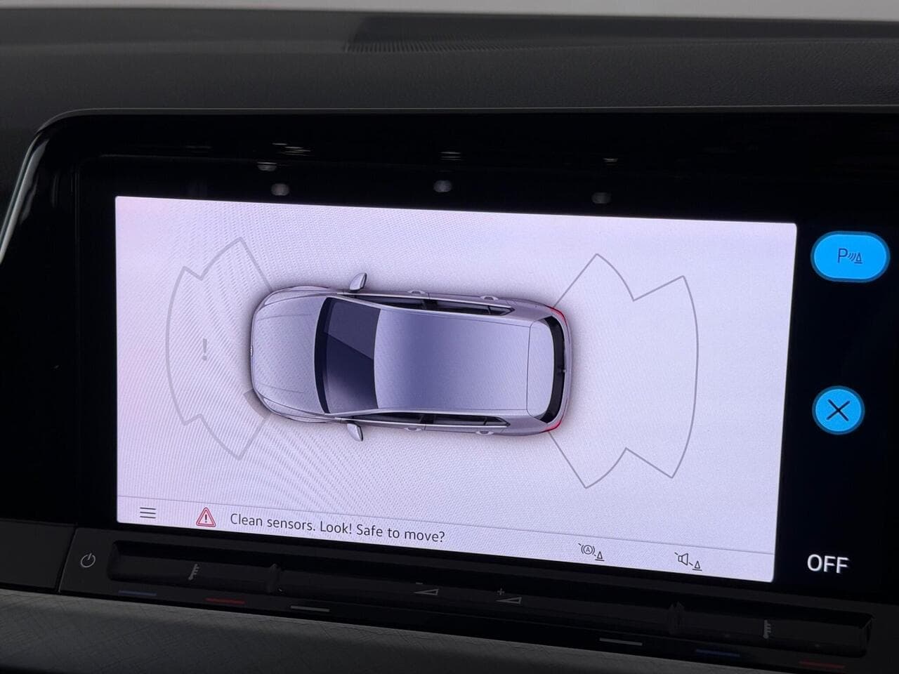 Volkswagen Golf thumbnail Infotainment System