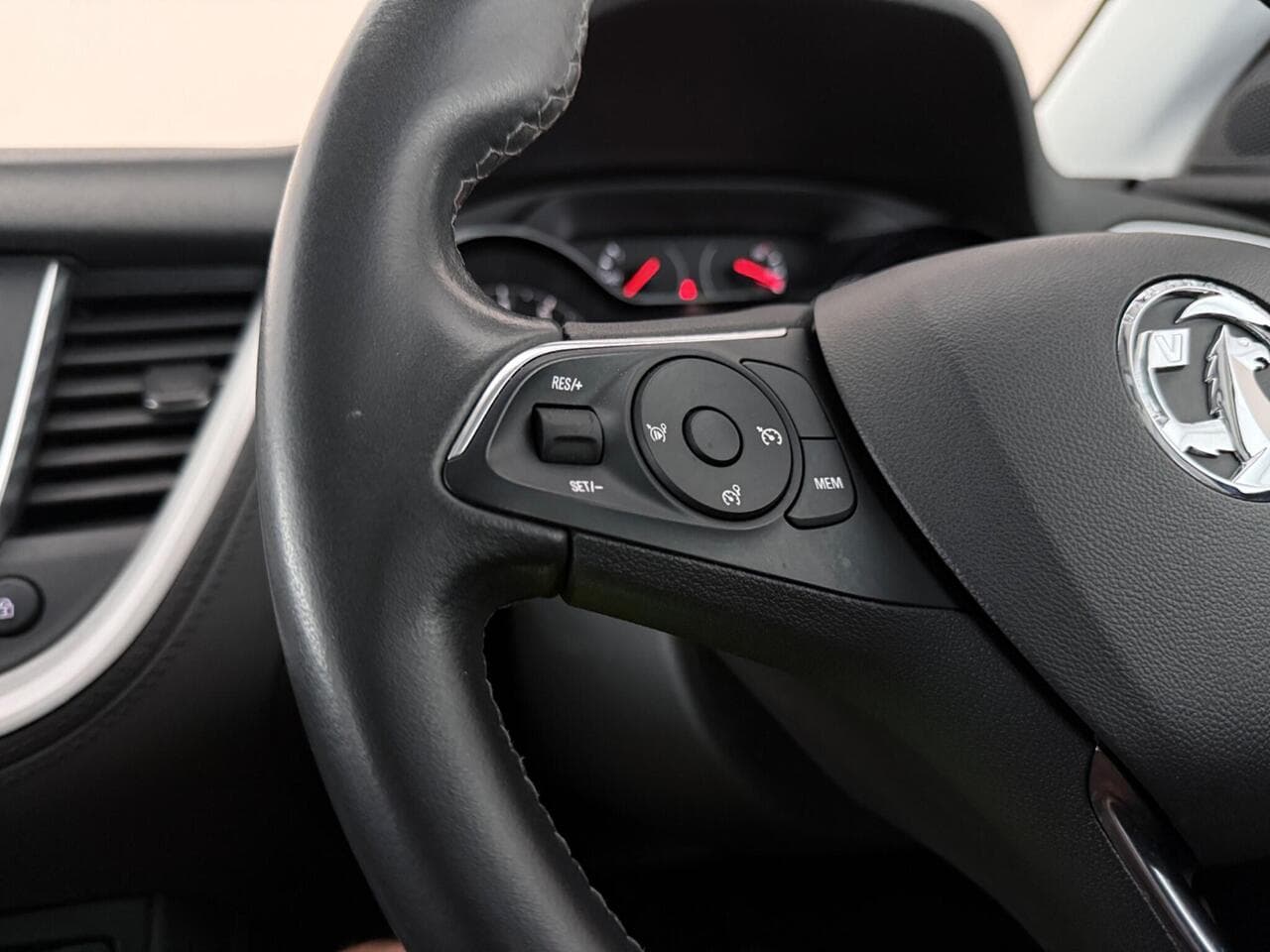 Vauxhall Grandland X thumbnail Misc Controls
