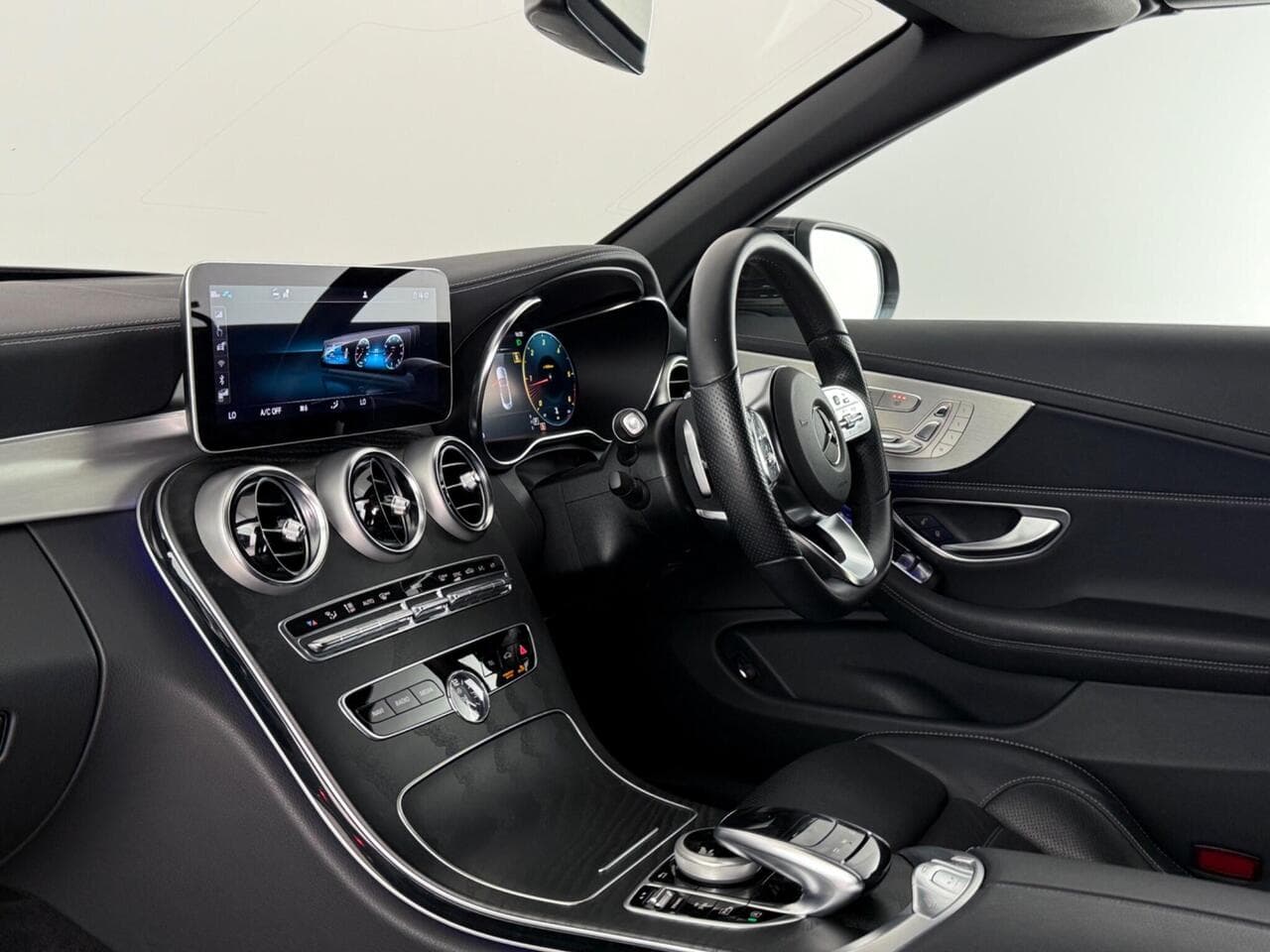 Mercedes-Benz C Class thumbnail Interior Front