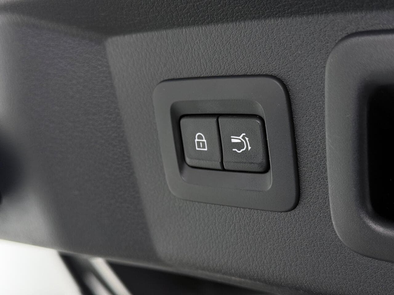 Mazda CX-60 thumbnail Misc Controls