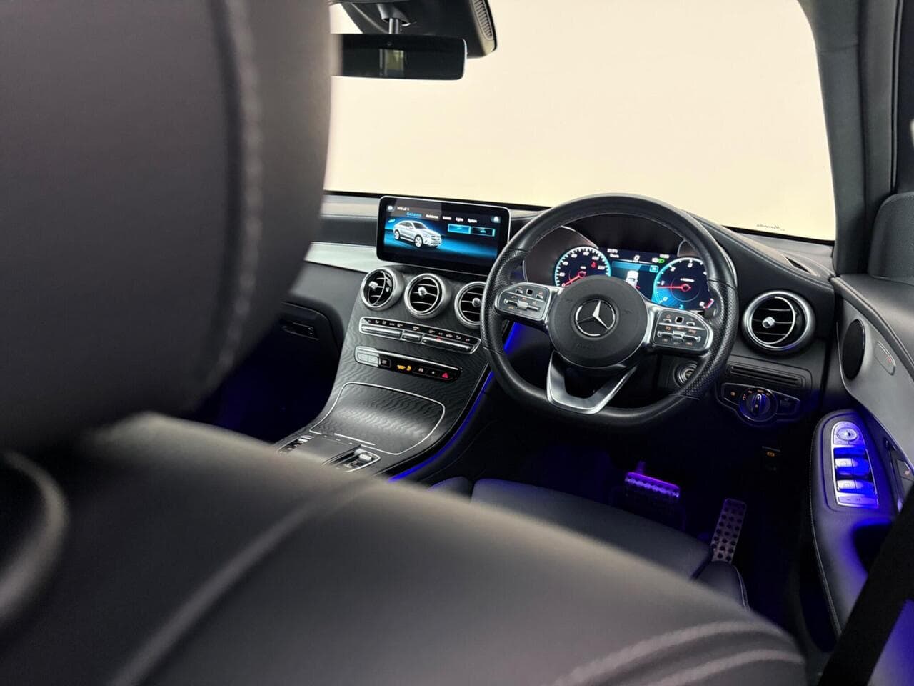 Mercedes-Benz GLC thumbnail Interior Front