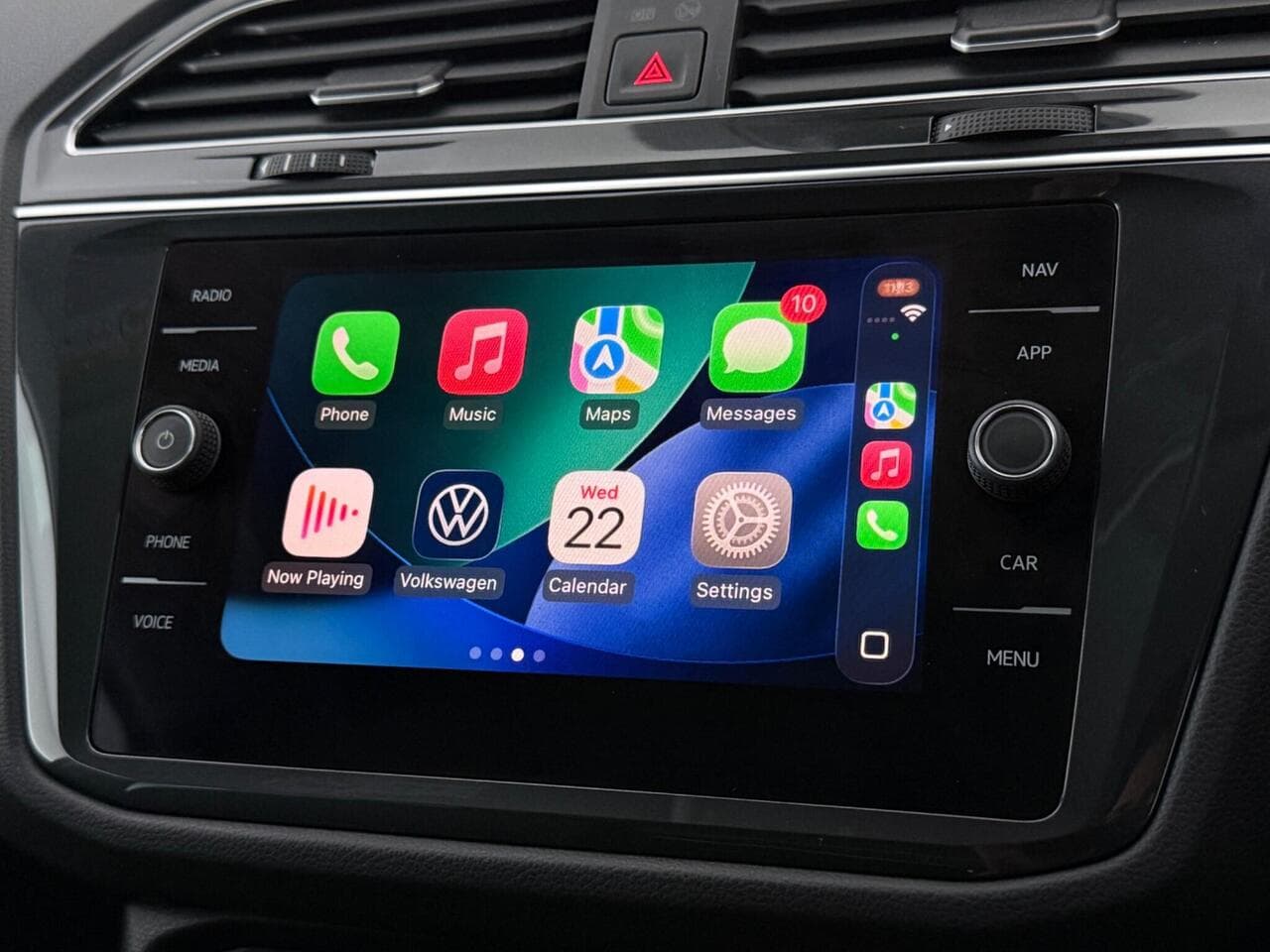 Volkswagen Tiguan thumbnail Infotainment System