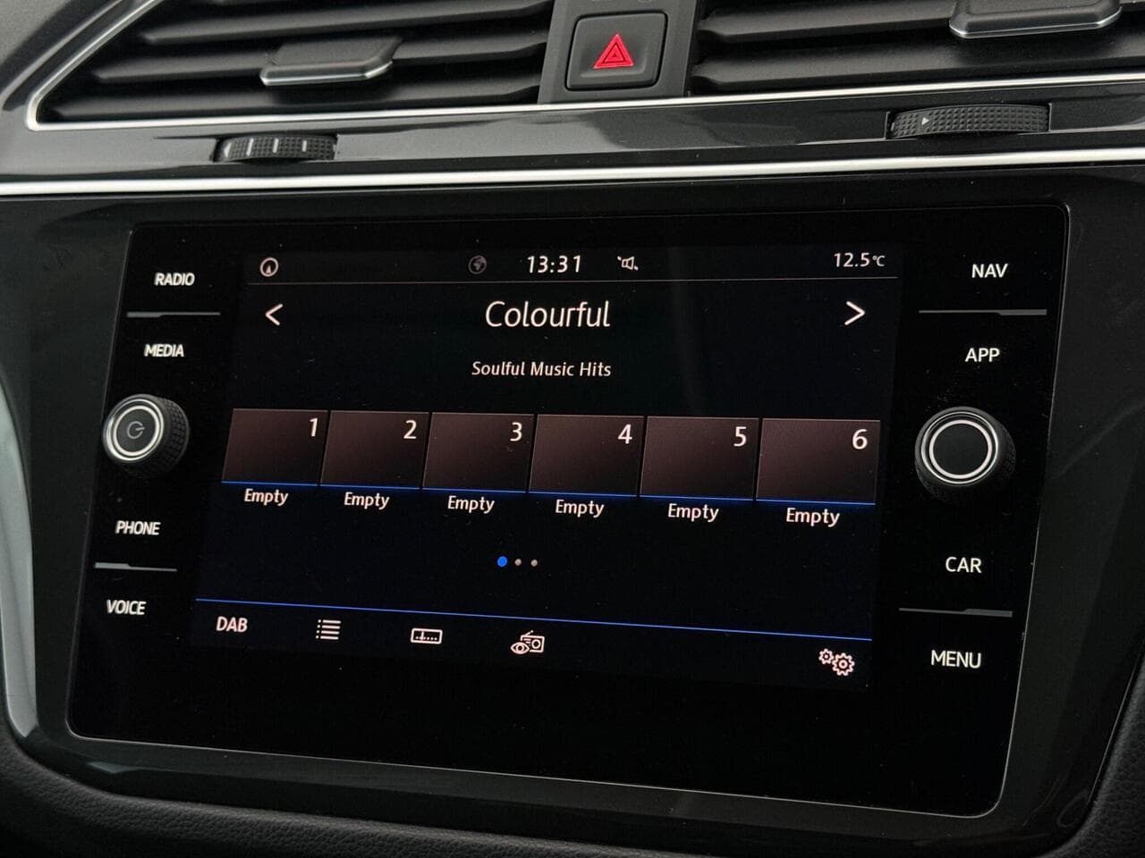 Volkswagen Tiguan thumbnail Infotainment System