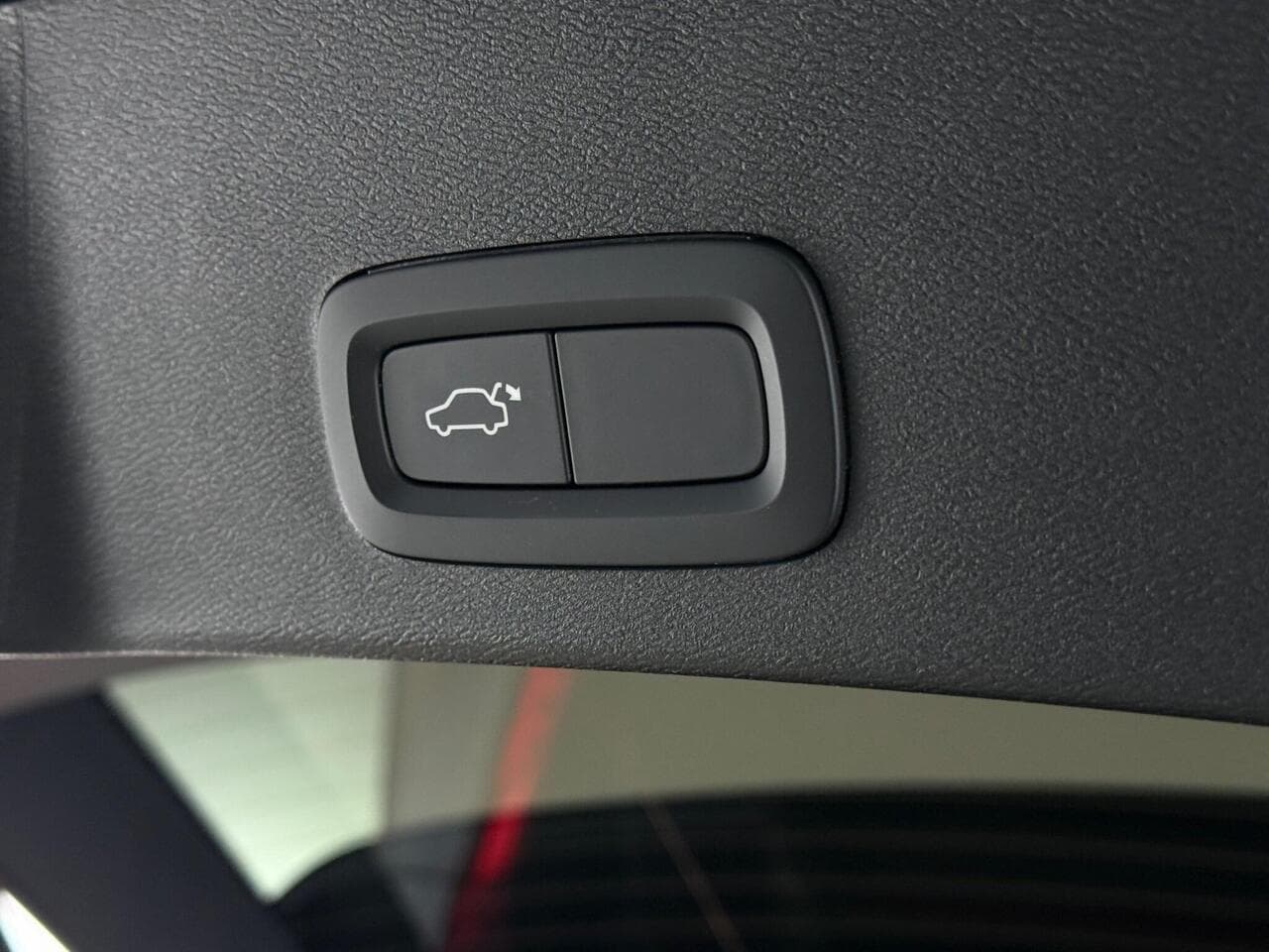 Volvo XC40 thumbnail Misc Controls