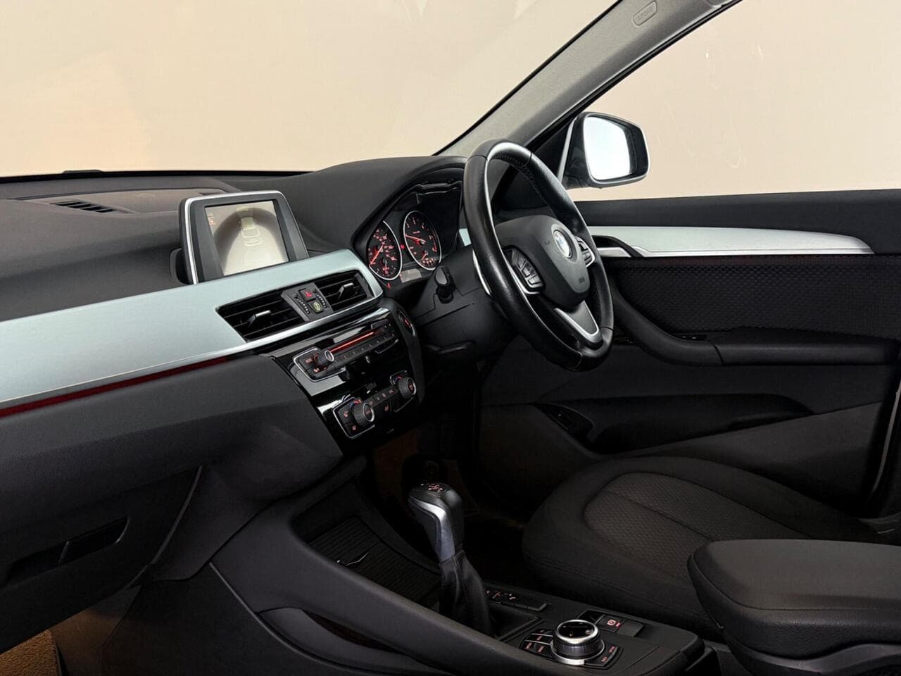 BMW X1 thumbnail Interior Front