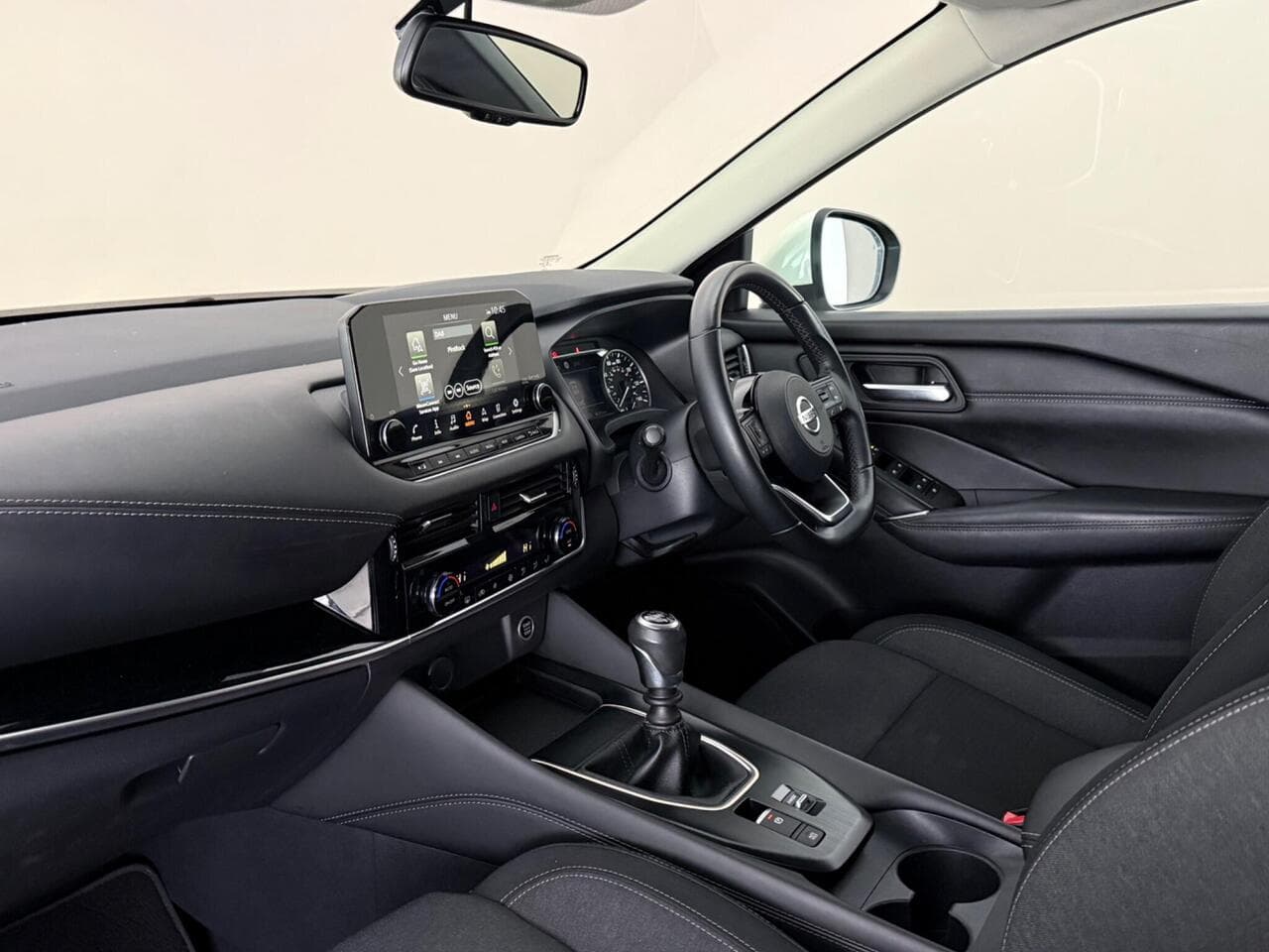 Nissan Qashqai thumbnail Interior Front