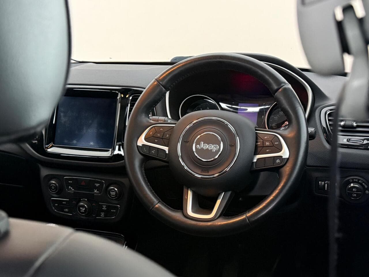 Jeep Compass thumbnail Steering Wheel