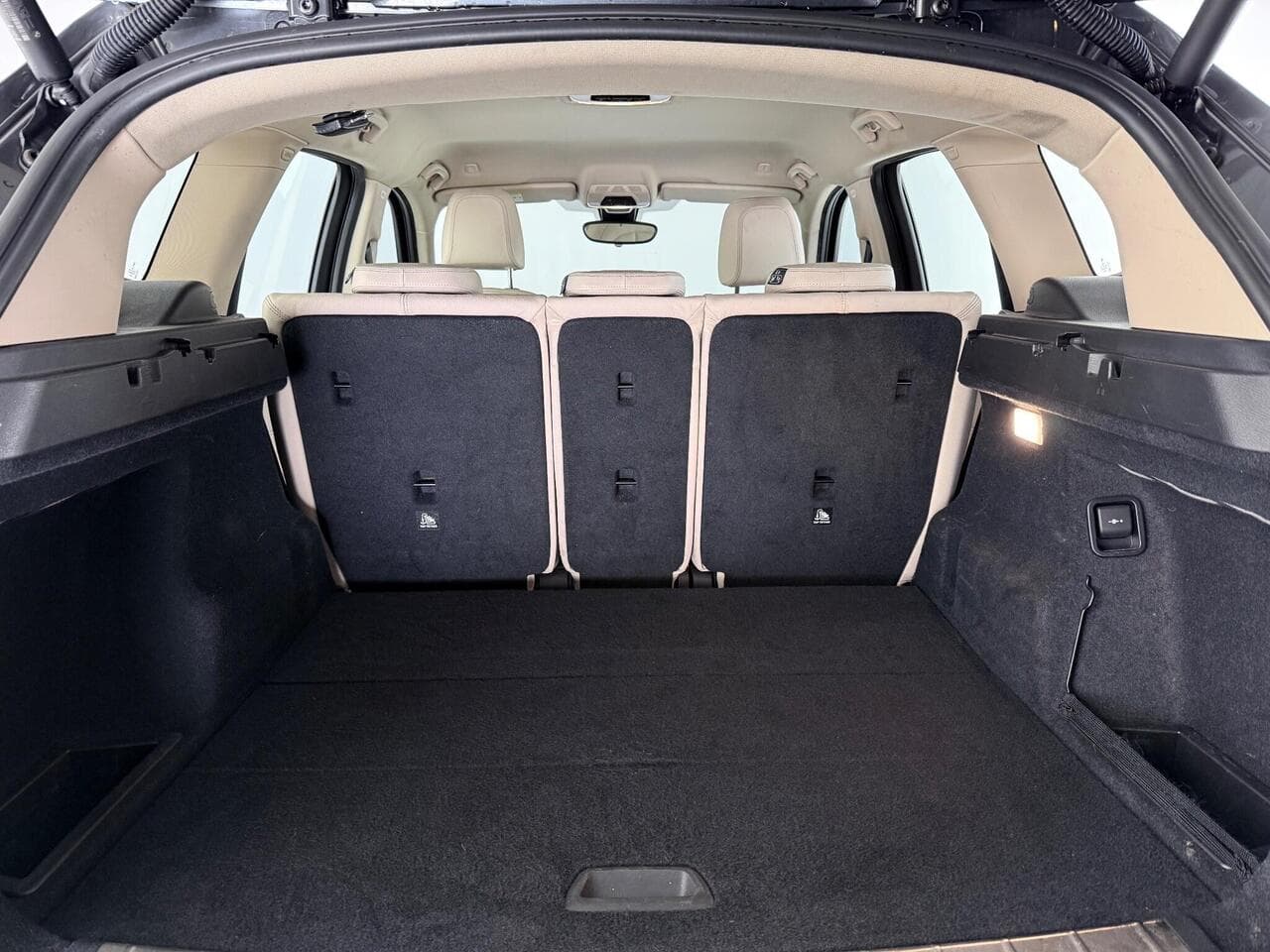 BMW X1 thumbnail Boot