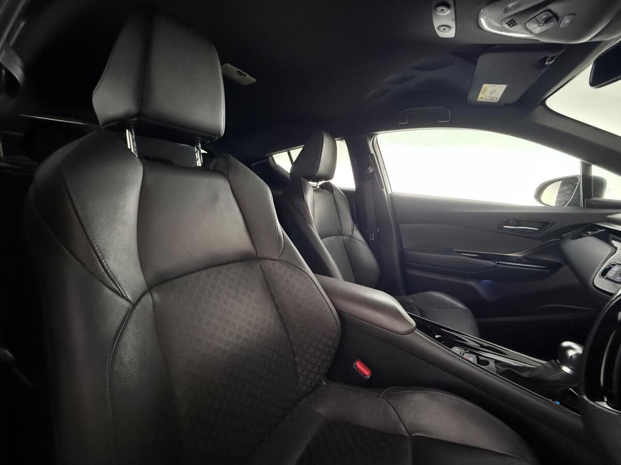 Toyota C-HR thumbnail Seat Driver